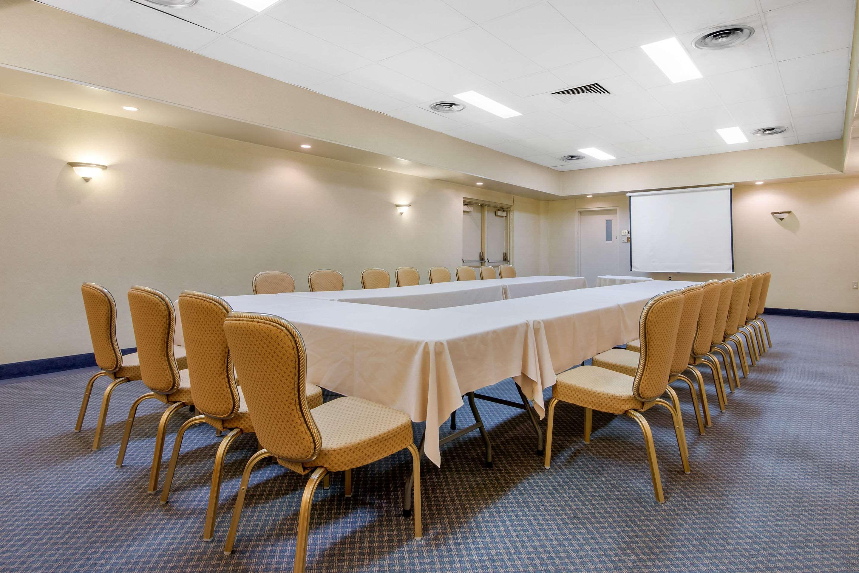 Quality & Conference Centre Downtown 2*